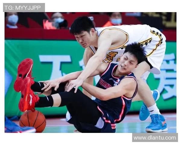 替补建功！纪卓替补7中6得到16分5篮板